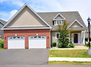 73 Windermere Village Rd, Ellington, CT 06029