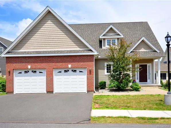 73 Windermere Village Rd, Ellington, CT 06029