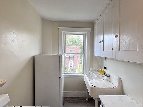 4th image of 15 Linnaean St APT 10
