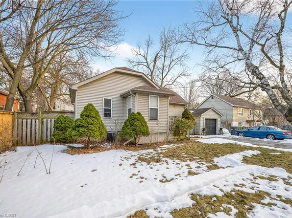 2450 Woodward Ave, Burlington, ON L7R 1T9