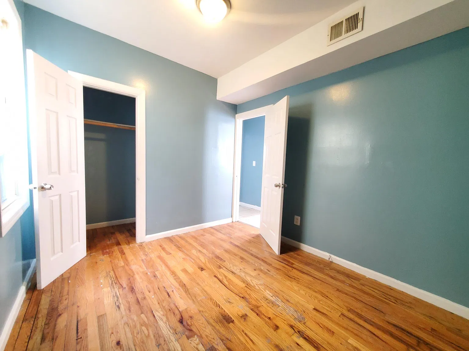 118 Seymour Ave — Photo 4