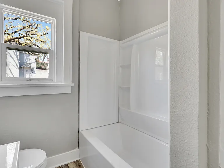 3409 W Markham St — Photo 20