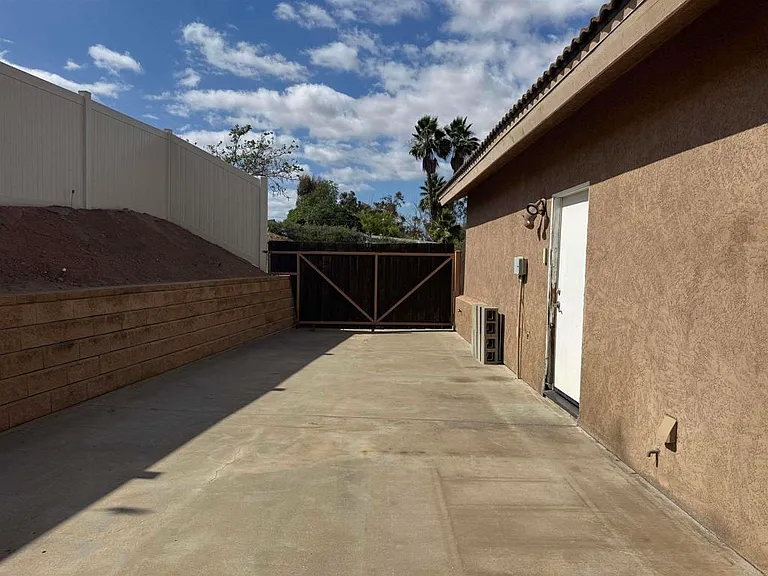 9112 Pinzolo Point — Photo 6