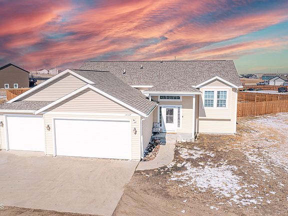 4th image of 13657 Redwood Way NW