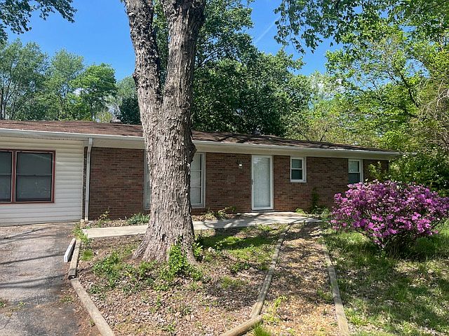 1st image of 7 Garth Dr