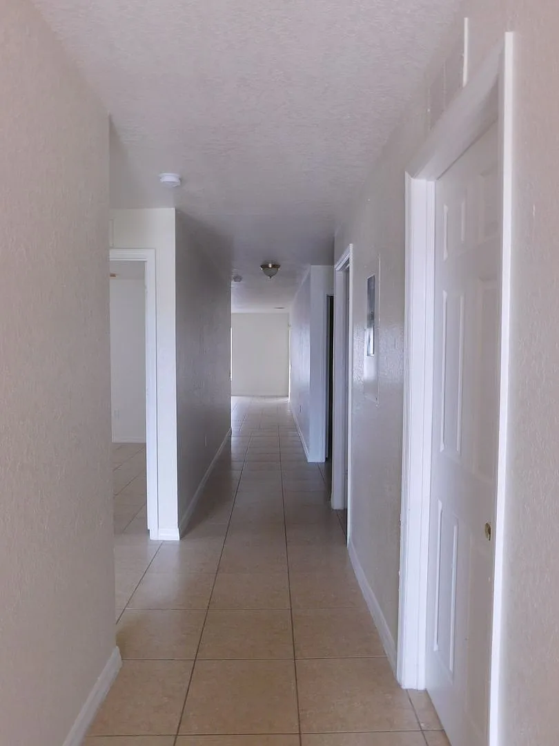 Free Rent 1/2 Duplex In Poinciana — Photo 4