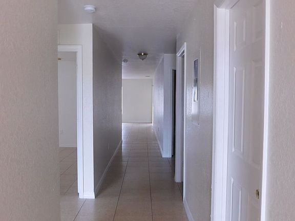 4th image of 756 Camel Ct