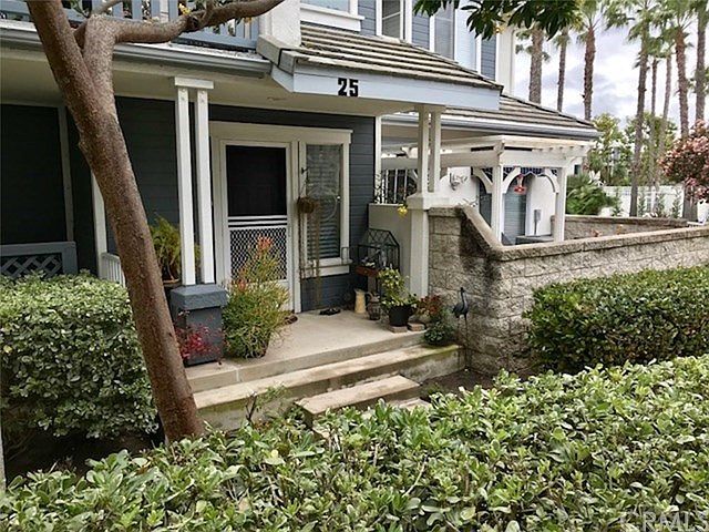 1st image of 25 Coronado Cay Ln