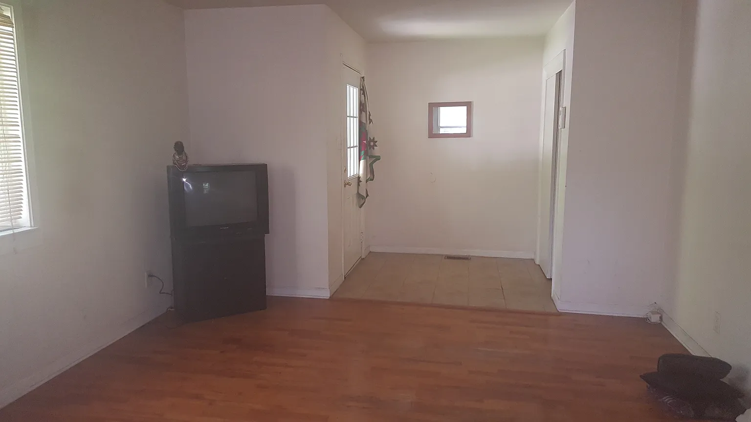 2933 Roberta Dr photo 1