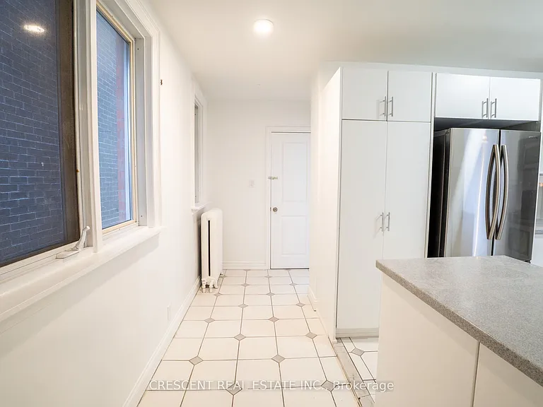 520 Prince Edward Dr N #MAIN — Photo 7