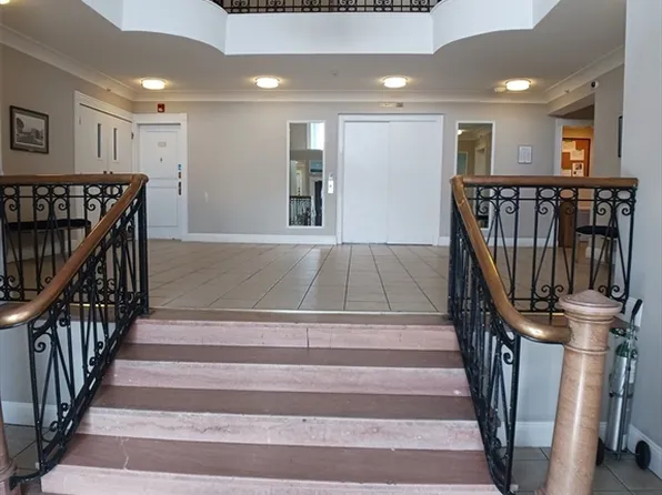285 Lynn Shore Dr APT 305, Lynn, MA 01902