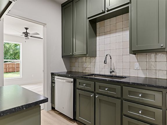 3rd image of 502 W 6th St