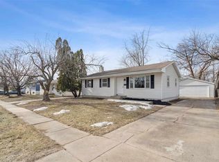 218 31st St SW, Cedar Rapids, IA 52404