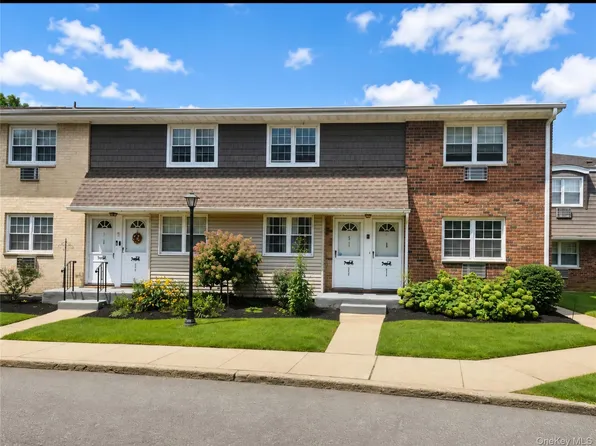 5218 Wilshire Lane #5218, Oakdale, NY 11769