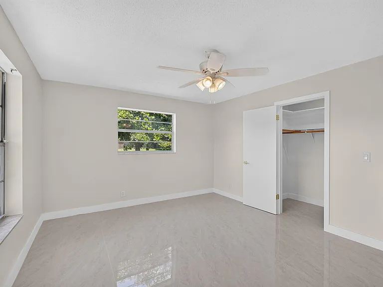 3943 Roan Ct W — Photo 17
