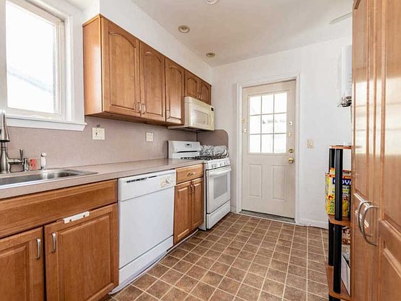 4th image of 208-10 33rd Ave