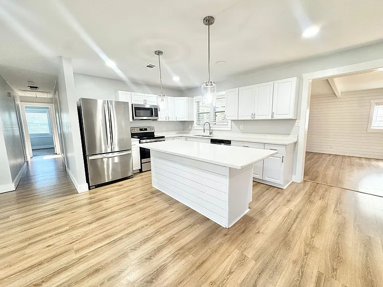 607 Dyches Dr — Photo 5