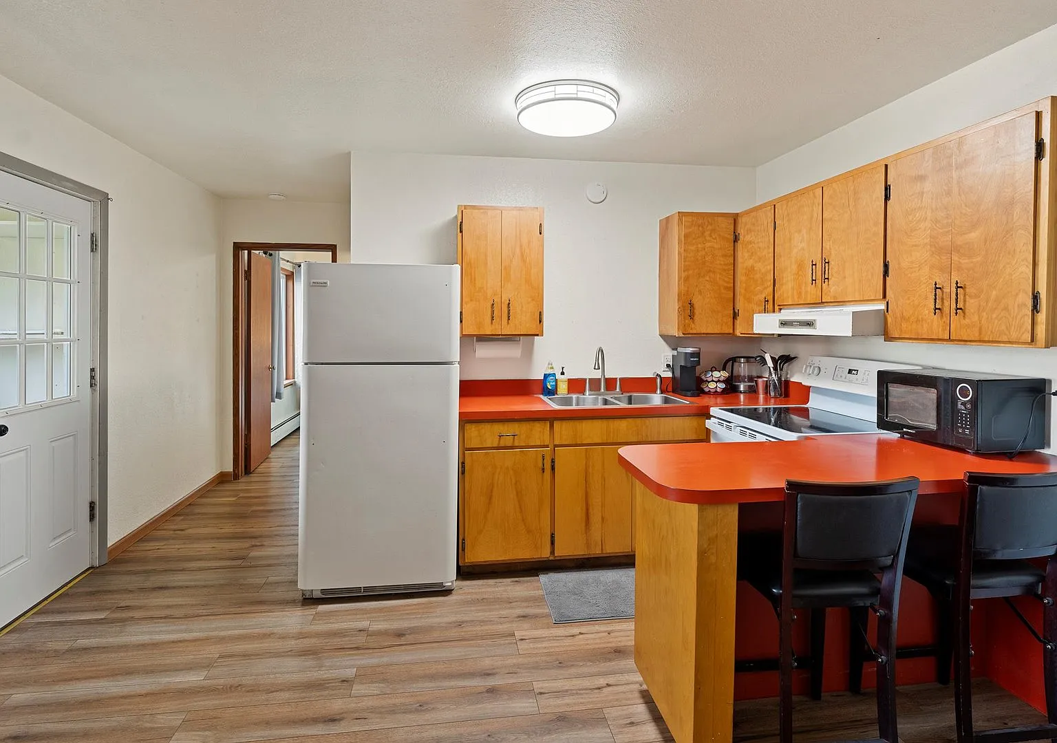 1 bed, 428 sqft, $1,300 — Photo 4