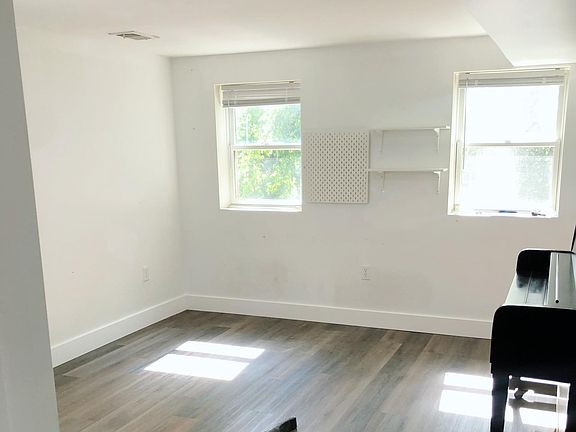 Walkout basement bedroom with full bathroom