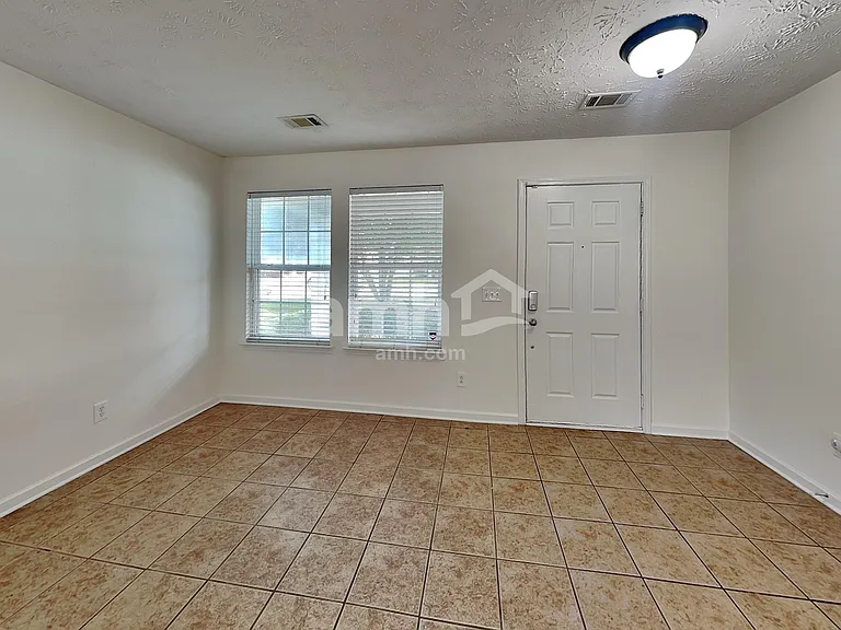 2641 Farmstead Ct — Photo 6
