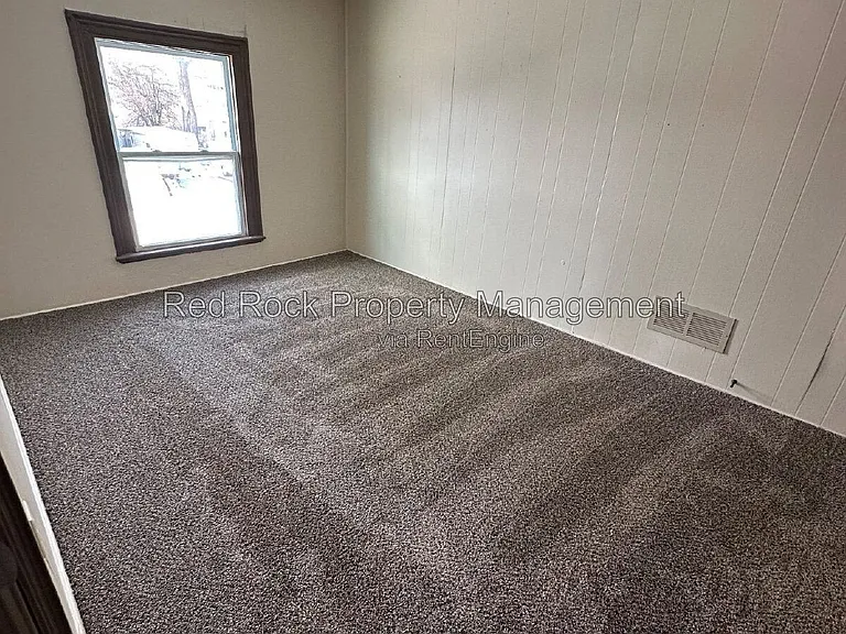 171 1/2 Linn St — Photo 11