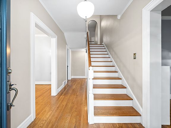 5th image of 178 E Glenwood Dr
