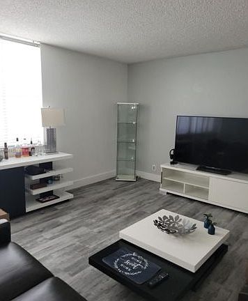 4th image of 20350 W Country Club Dr #Penthouse B-4