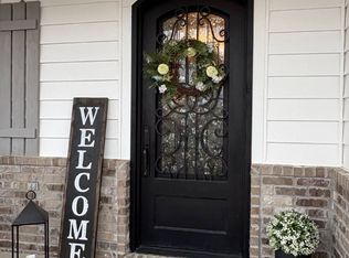 211 Madison Place Dr, Ocean Springs, MS 39564