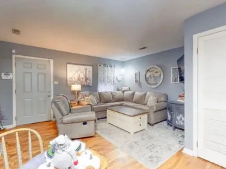 670 Shadywood Ln — Photo 24