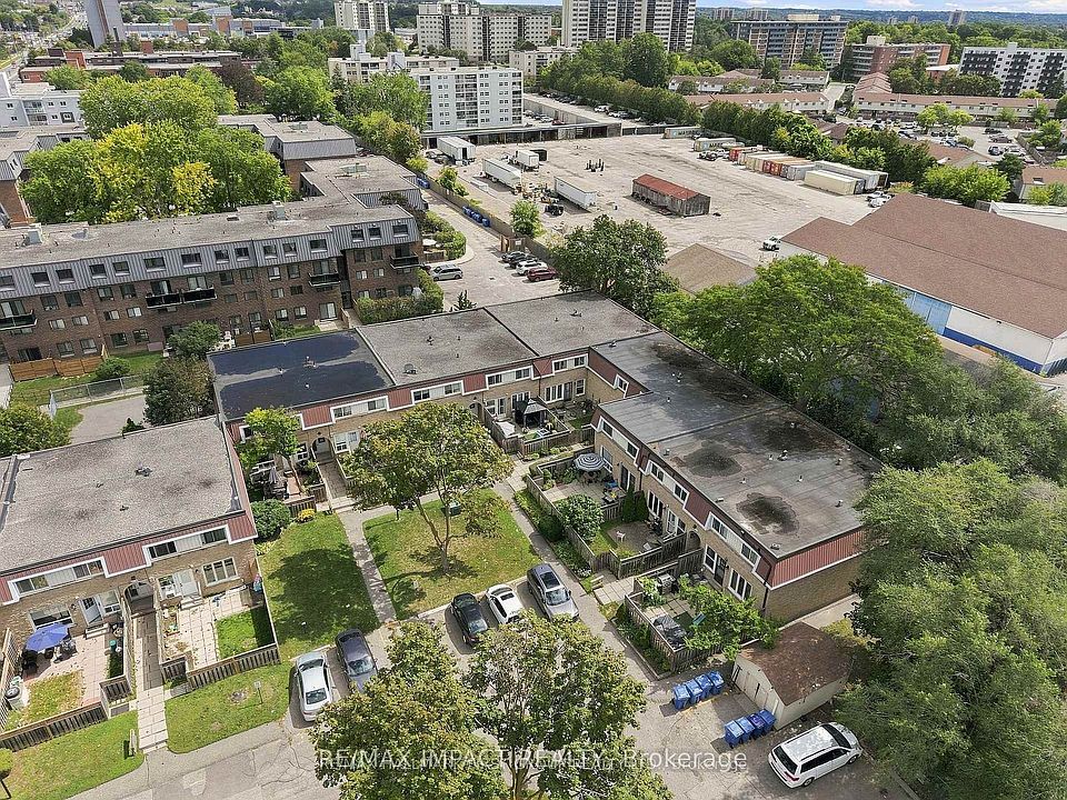 1st image of 33 Taunton Rd W #28