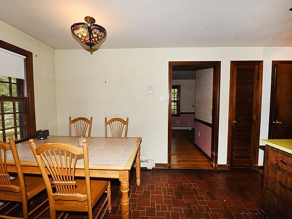 5th image of 98 Winslow Dr