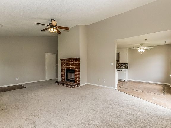 3rd image of 1305 Aubry Dr