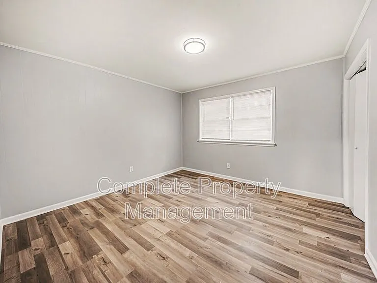 1900 Saint Charles Ave SW — Photo 11