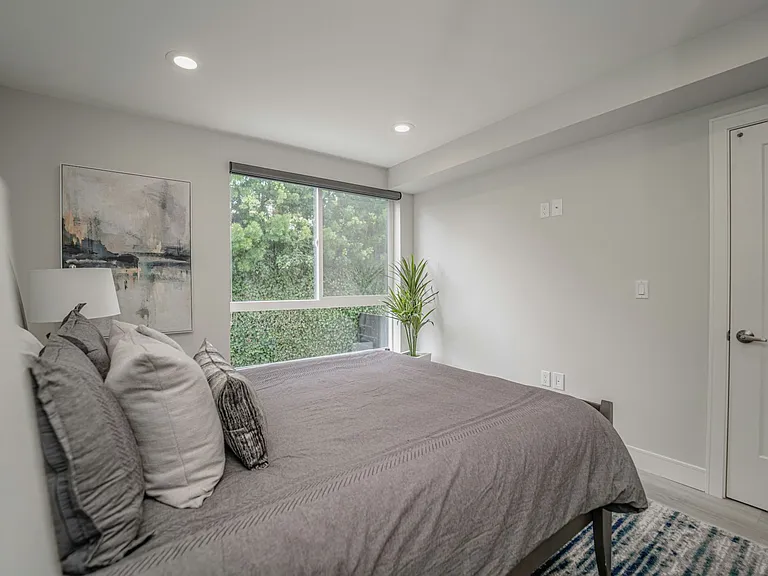 1321 Bates Ave #1323 — Photo 23