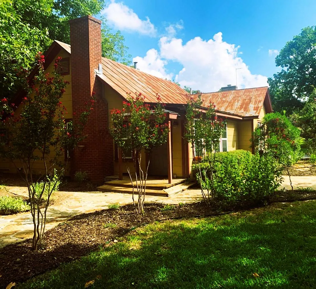 2 bed, 1016 sqft, $2,100 — Photo 1