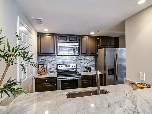 5th image of 3481 Lakeside Dr NE APT 3007