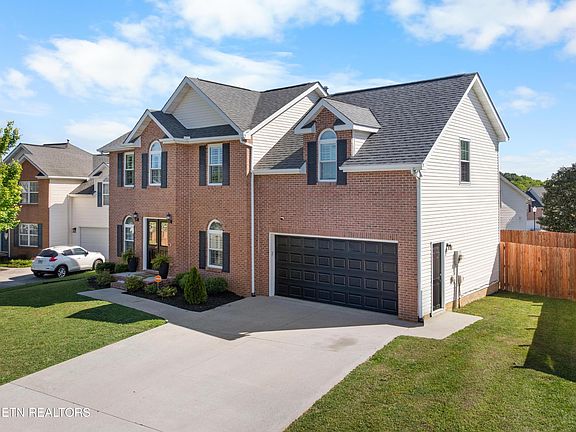3rd image of 4608 Sand Hill Ln