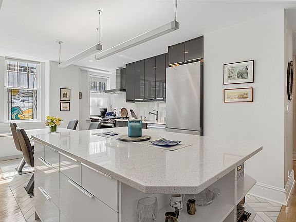 4th image of 33 Riverside Dr APT 1C