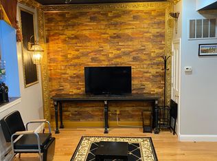 136 S 8th St, Philadelphia, PA 19107