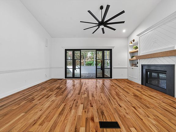 5th image of 104 Fair Spring Ct