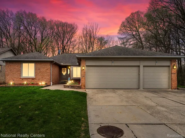 46369 Springhill Dr, Shelby Township, MI 48317