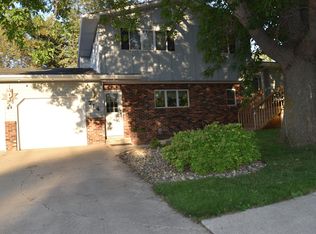 714 13th St NE, Watertown, SD 57201