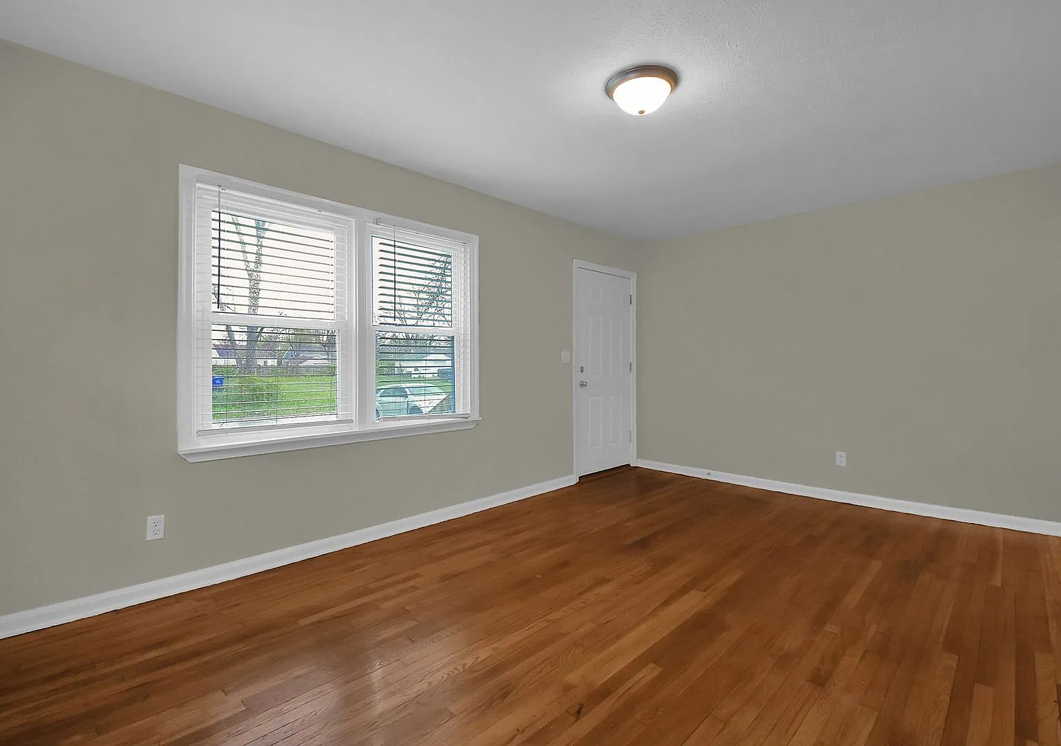 3 Bedroom Home For Rent — Photo 2
