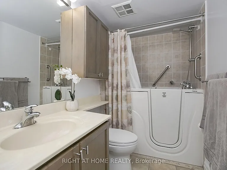 2119 Lake Shore Blvd W #217 — Photo 31