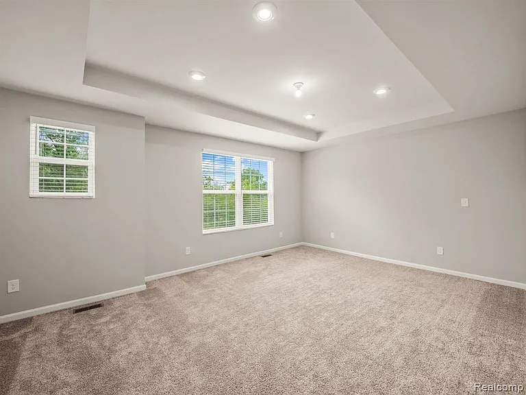 4837 Glenora Dr — Photo 24