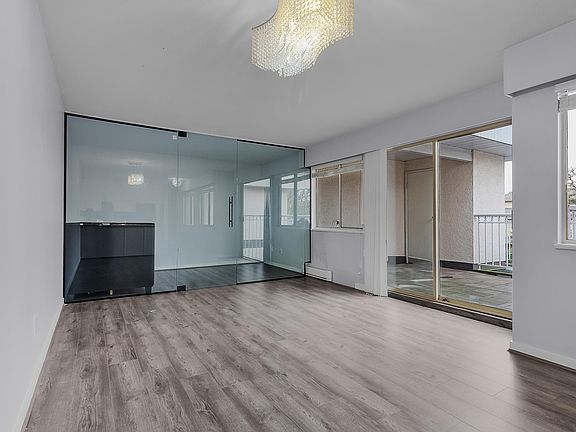 2nd image of 458 E 44th Ave #303