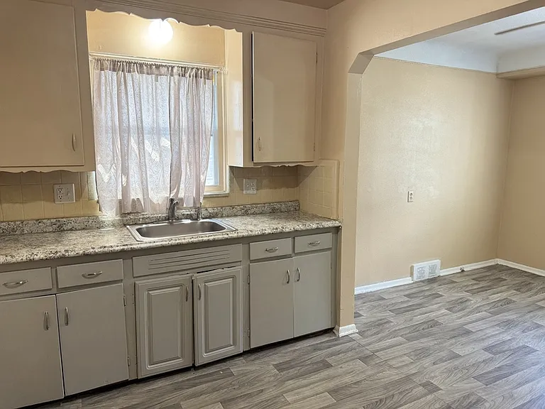 20246 Bloom St — Photo 12