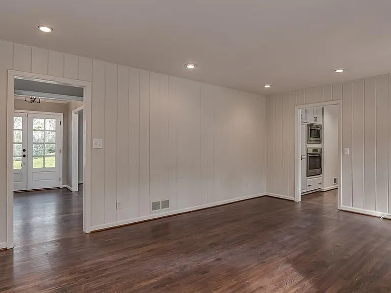 4601 Club Cir NE — Photo 10