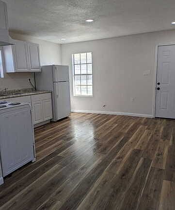 5th image of 4602 Centralia Dr