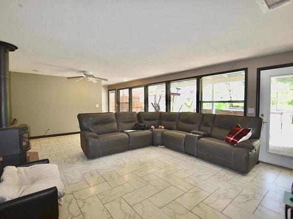 4th image of 674 Kirby St